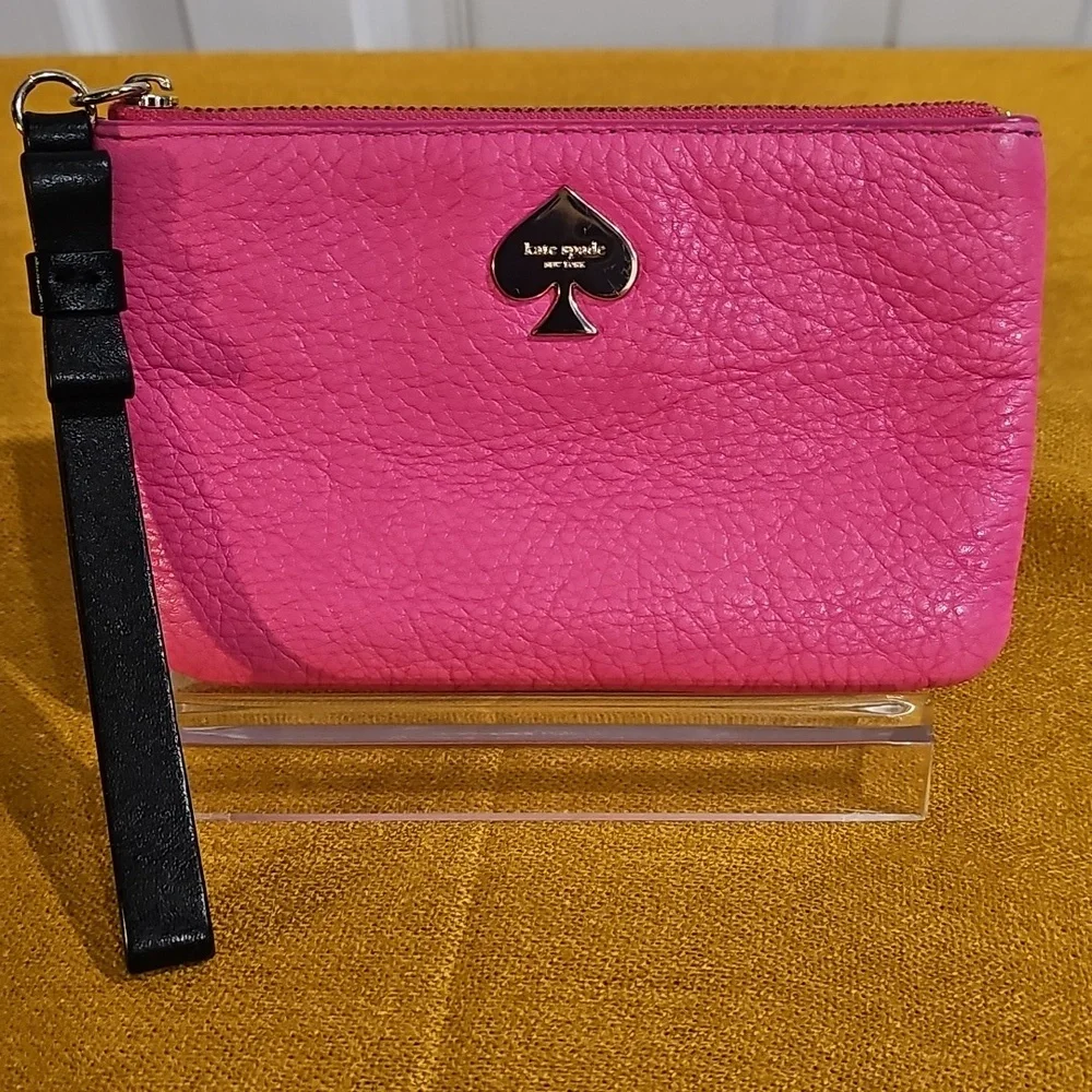 Kate Spade NY Cobble Hill Bee Wristlet - Snapdragon Pink EUC